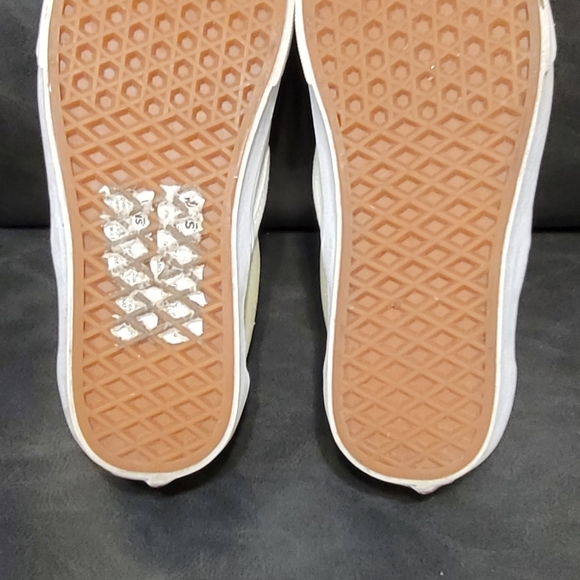 Vans 7.5 womens, 6 men - Picture 2 of 4